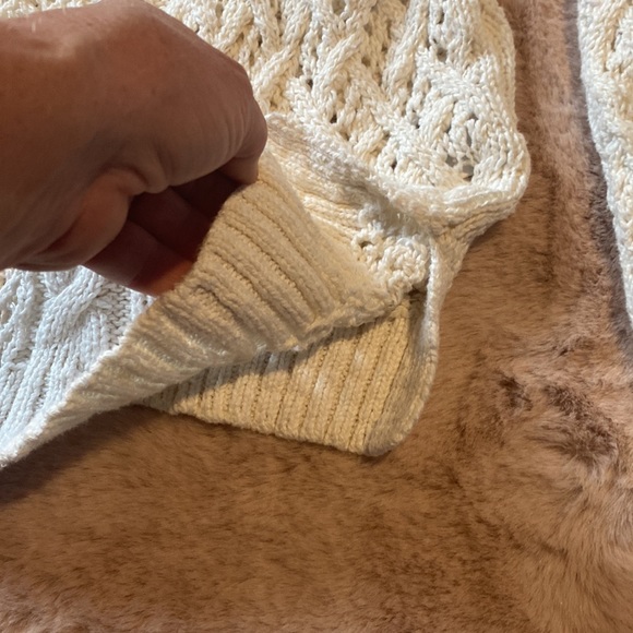 American Eagle sweater. Large - Picture 4 of 4